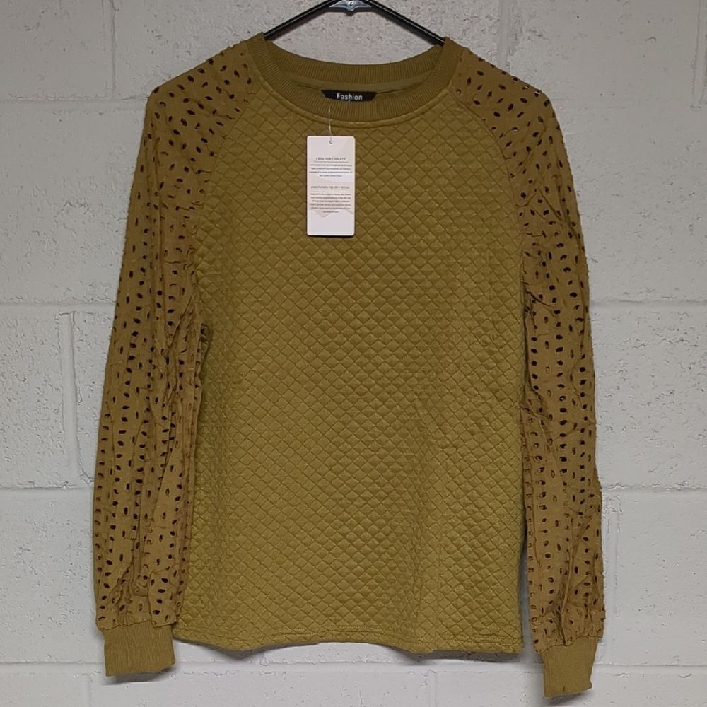 Eyelet Lace Sleeve Quilted Long Sleeve Top Crewneck Size Small NWT Cottagecore